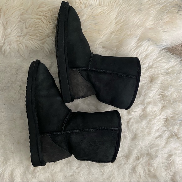 Ugg Classic Short Black Boots size 7. Used condition - Picture 8 of 11